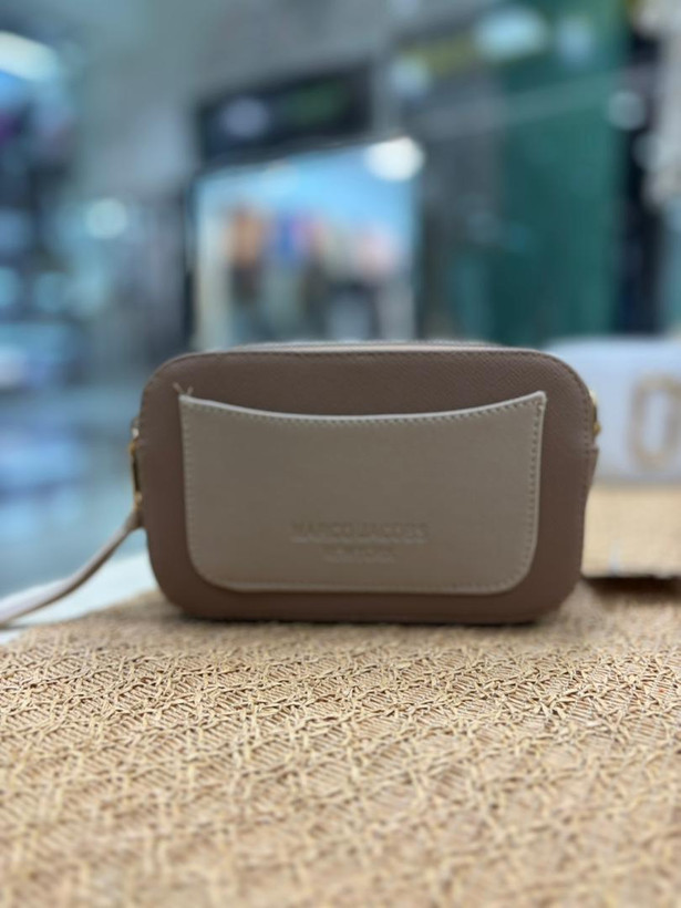 کیف جاکوبز با طراحی مینیمال و جذاب