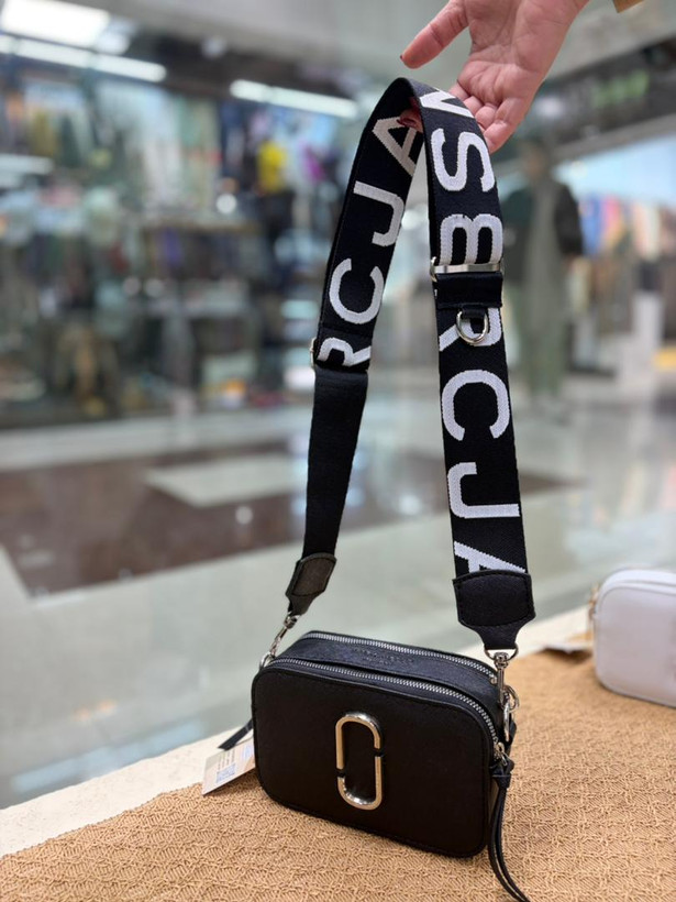 کیف جاکوبز با طراحی مینیمال و جذاب