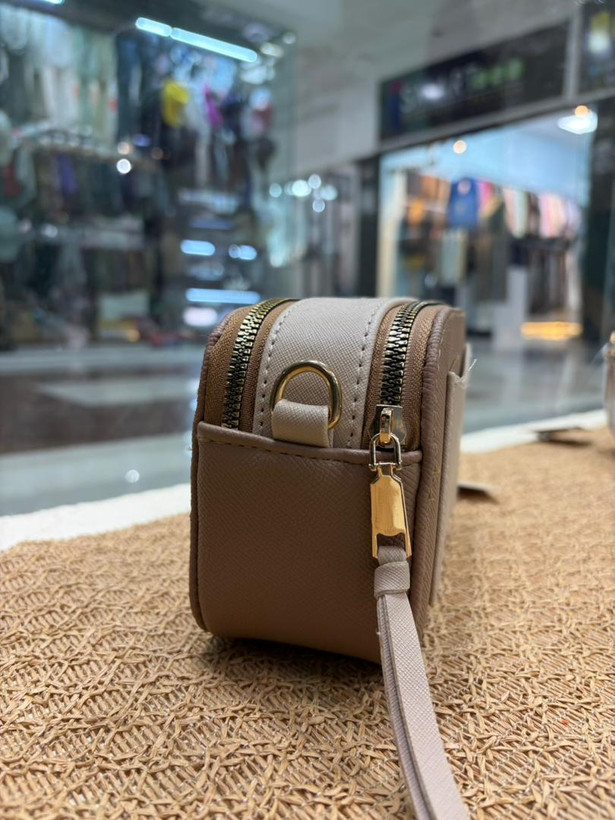 کیف جاکوبز با طراحی مینیمال و جذاب