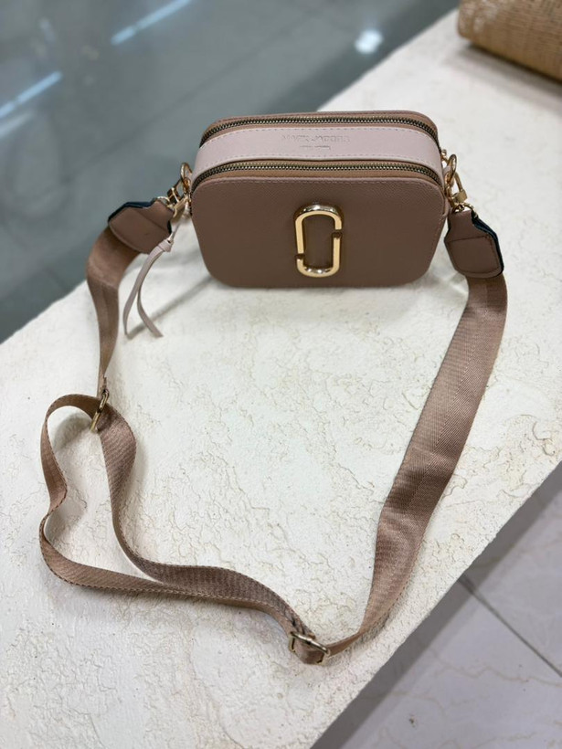 کیف جاکوبز با طراحی مینیمال و جذاب