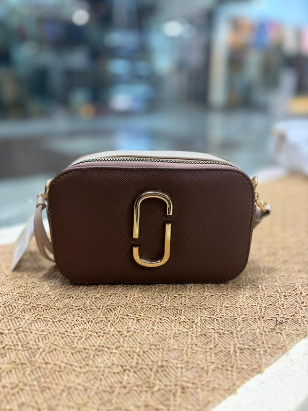 کیف جاکوبز با طراحی مینیمال و جذاب